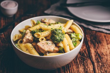 Pasta with chicken and broccoli